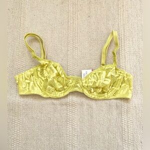Vintage Victoria Secret Y2K Lace Bra Size 32A NWT